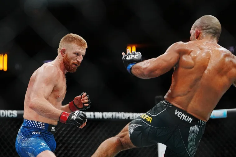 Senzacionalni hrvač u stilu Cro Copa brutalno nokautirao suparnika: 'Ne smijem psovati, ali...'