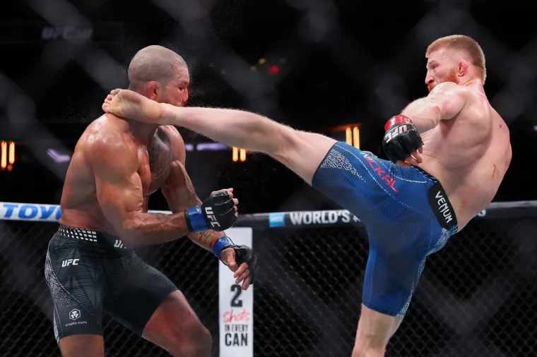 Senzacionalni hrvač u stilu Cro Copa brutalno nokautirao suparnika: 'Ne smijem psovati, ali...'