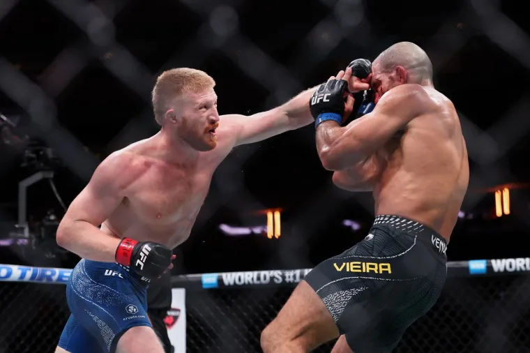 Senzacionalni hrvač u stilu Cro Copa brutalno nokautirao suparnika: 'Ne smijem psovati, ali...'