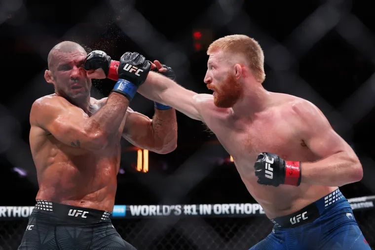 Senzacionalni hrvač u stilu Cro Copa brutalno nokautirao suparnika: 'Ne smijem psovati, ali...'