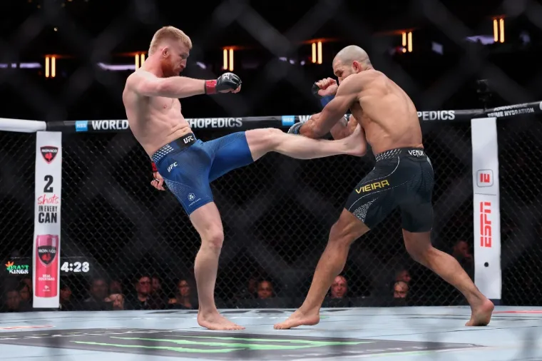 Senzacionalni hrvač u stilu Cro Copa brutalno nokautirao suparnika: 'Ne smijem psovati, ali...'