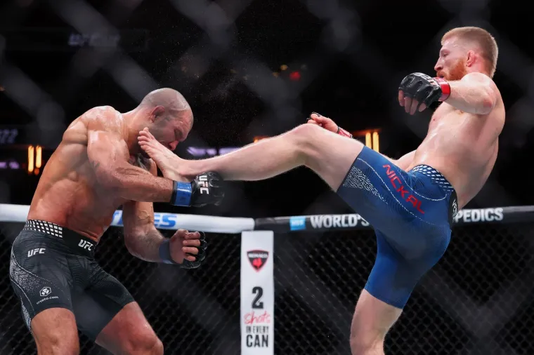 Senzacionalni hrvač u stilu Cro Copa brutalno nokautirao suparnika: 'Ne smijem psovati, ali...'