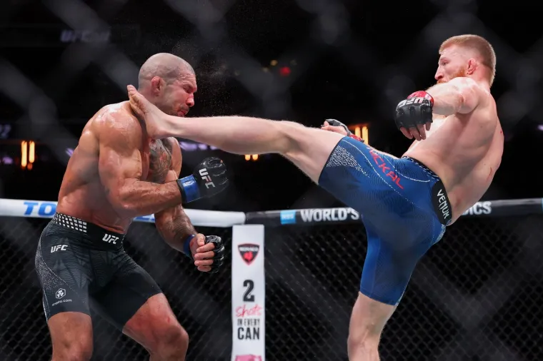 Senzacionalni hrvač u stilu Cro Copa brutalno nokautirao suparnika: 'Ne smijem psovati, ali...'