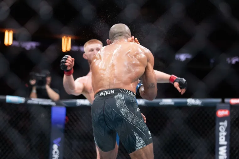 Senzacionalni hrvač u stilu Cro Copa brutalno nokautirao suparnika: 'Ne smijem psovati, ali...'