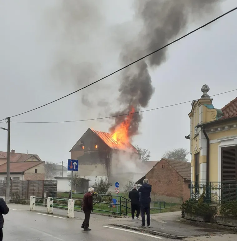 Zapalila se zgrada mlina, požar se pro&scaron;irio na susjednu zgradu: 'Ne otvarajte prozore!'