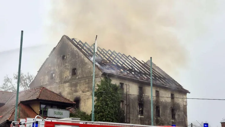 Zapalila se zgrada mlina, požar se pro&scaron;irio na susjednu zgradu: 'Ne otvarajte prozore!'