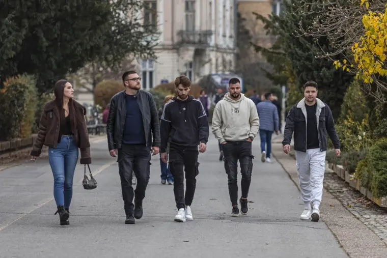 Romantika na osječkoj promenadi: S ovih slatkih golupčića nitko nije skidao pogled