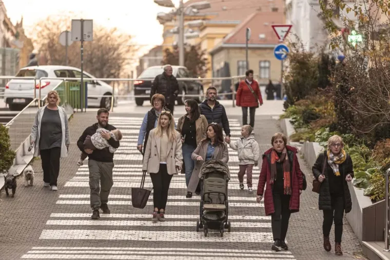 Romantika na osječkoj promenadi: S ovih slatkih golupčića nitko nije skidao pogled