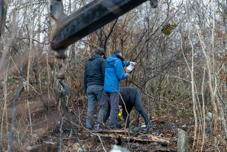 Miču olupinu Air Tractora u kojem je poginuo Hasan (45), dijelovi su posvuda. Stigli i turski istražitelji
