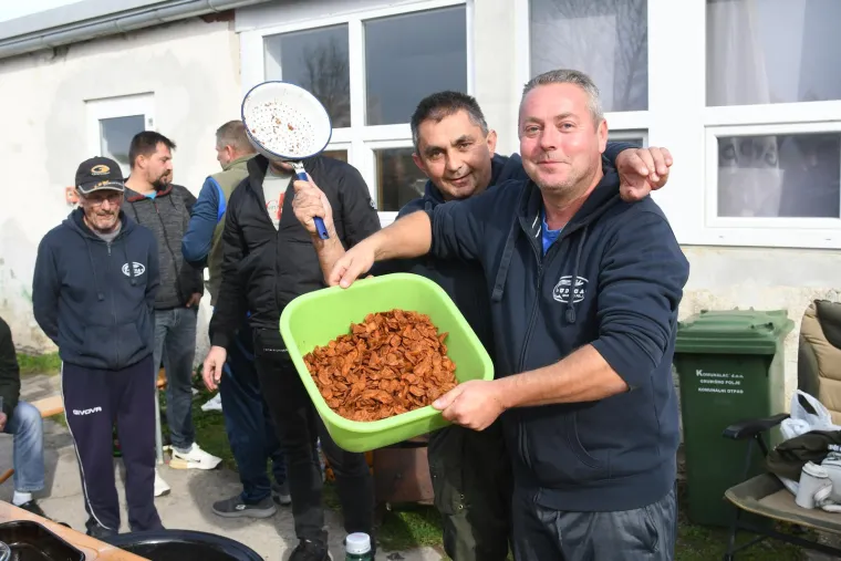 Slasni, masni, tko ih ne bi jeo! Čvarkijadi u Grubi&scaron;nom polju nitko nije mogao odoljeti