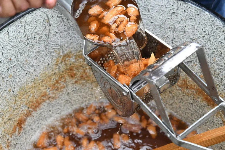 Slasni, masni, tko ih ne bi jeo! Čvarkijadi u Grubi&scaron;nom polju nitko nije mogao odoljeti