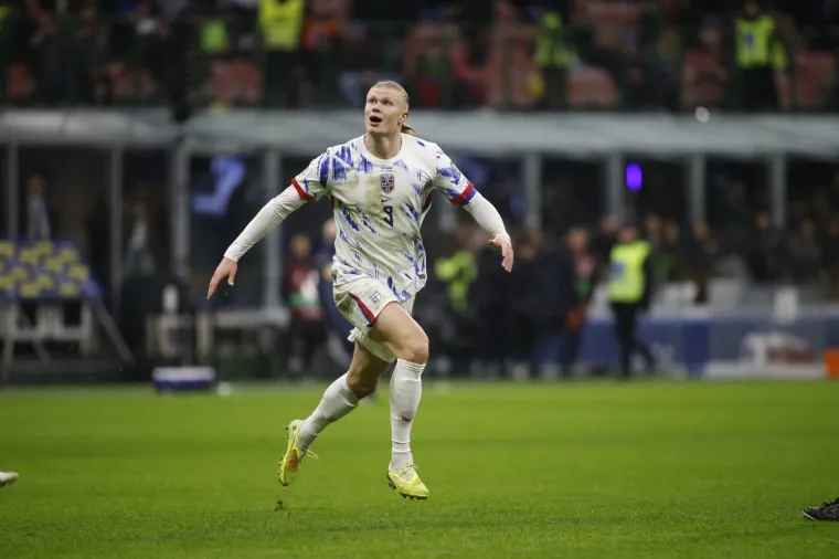 Haaland napravio show usred Italije! Uzeo je mikrofon, ali kosa nije izdržala veliku fe&scaron;tu...