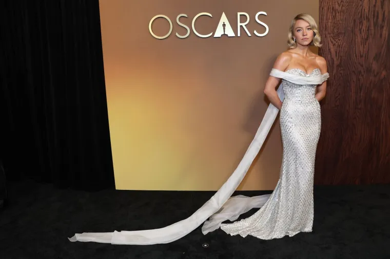 Zanosne glumice u dramatičnim haljinama s otvorenim dekolteom. Zna se tko je ukrao pozornost