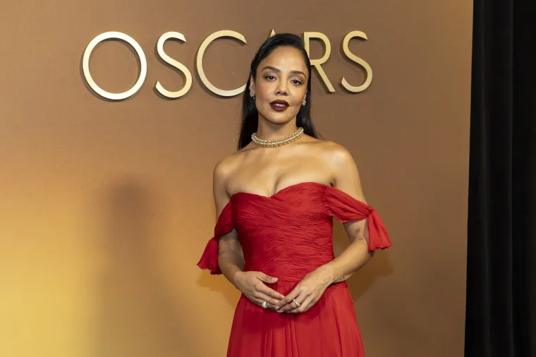 Zanosne glumice u dramatičnim haljinama s otvorenim dekolteom. Zna se tko je ukrao pozornost