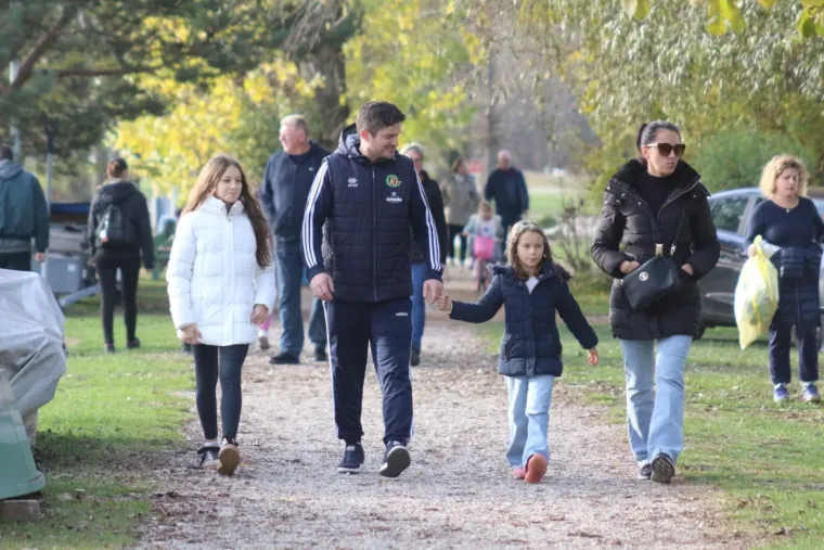 Gužva uz Dravu: Više generacija obitelji uputilo se u šetnju i bijeg od svakodnevice