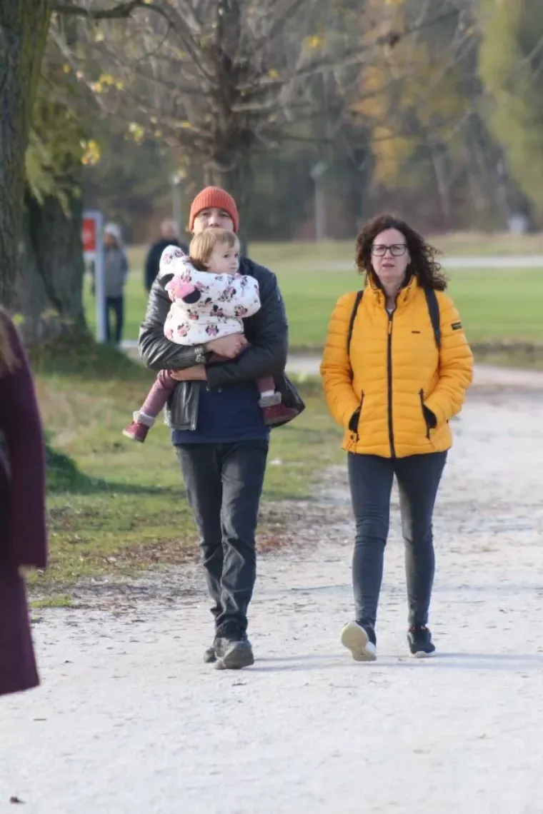 Gužva uz Dravu: Više generacija obitelji uputilo se u šetnju i bijeg od svakodnevice