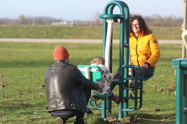 Gužva uz Dravu: Više generacija obitelji uputilo se u šetnju i bijeg od svakodnevice