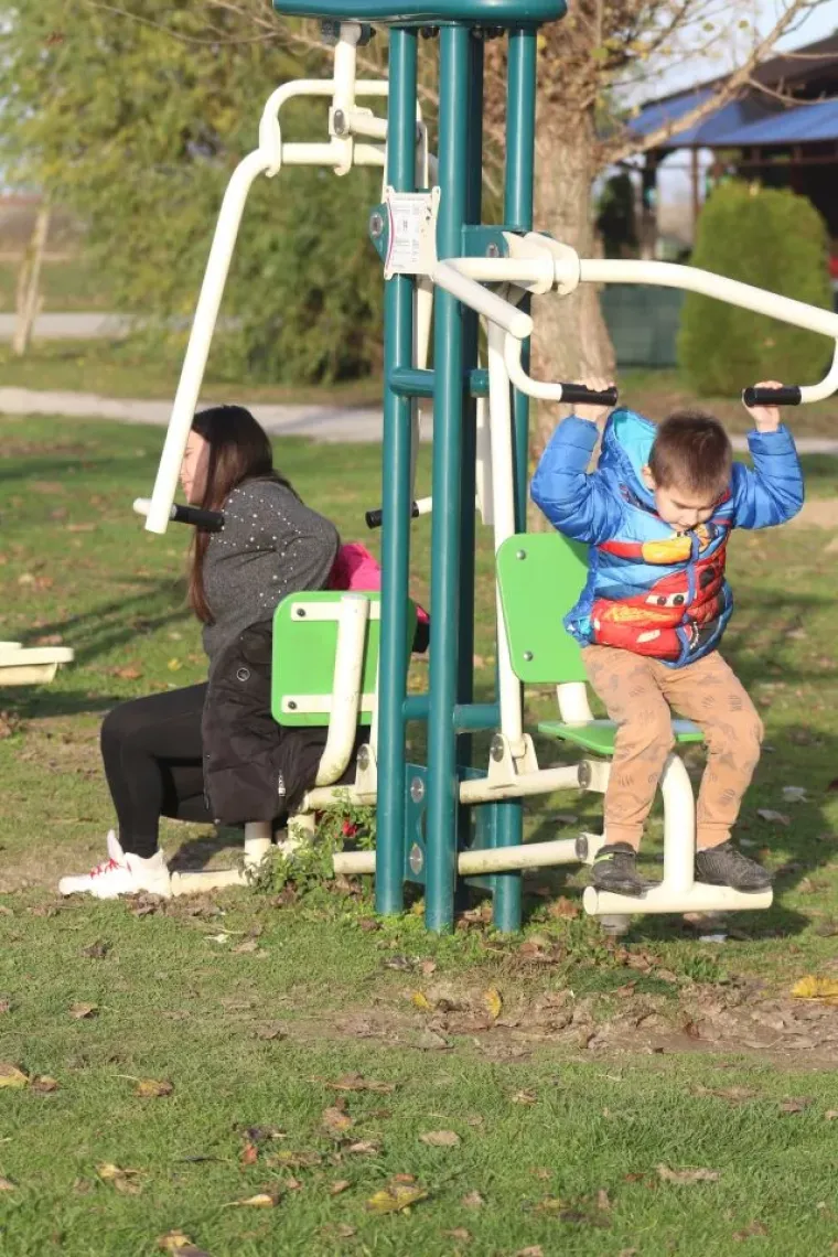 Gužva uz Dravu: Vi&scaron;e generacija obitelji uputilo se u &scaron;etnju i bijeg od svakodnevice