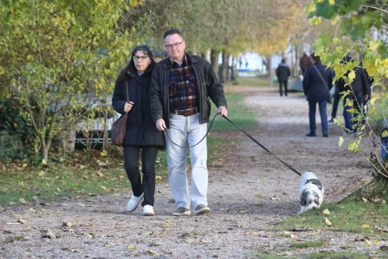 Gužva uz Dravu: Vi&scaron;e generacija obitelji uputilo se u &scaron;etnju i bijeg od svakodnevice