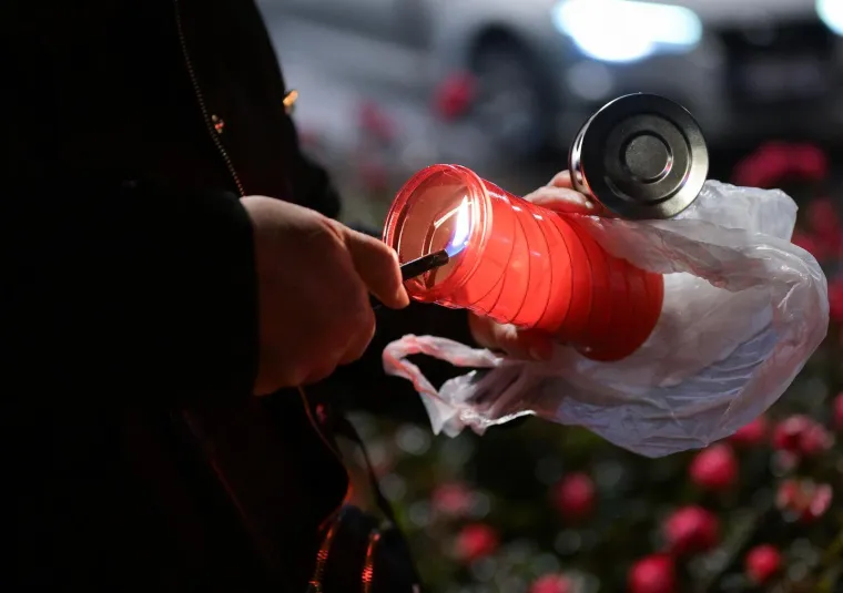 Dirljivi prizori diljem Hrvatske: Lampioni u obliku srca u spomen žrtava Vukovara i Škabrnje