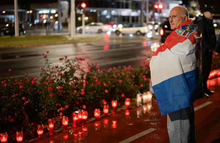 Dirljivi prizori diljem Hrvatske: Lampioni u obliku srca u spomen žrtava Vukovara i Škabrnje