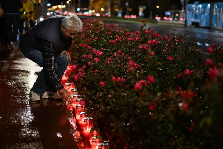 Dirljivi prizori diljem Hrvatske: Lampioni u obliku srca u spomen žrtava Vukovara i Škabrnje
