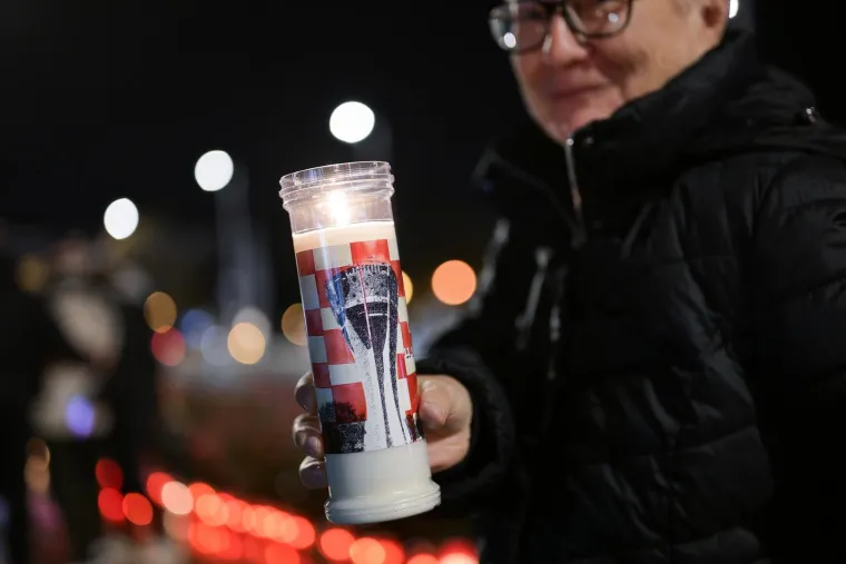 Dirljivi prizori diljem Hrvatske: Lampioni u obliku srca u spomen žrtava Vukovara i Škabrnje