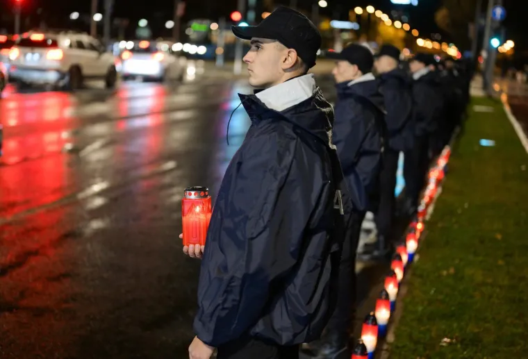 Dirljivi prizori diljem Hrvatske: Lampioni u obliku srca u spomen žrtava Vukovara i Škabrnje