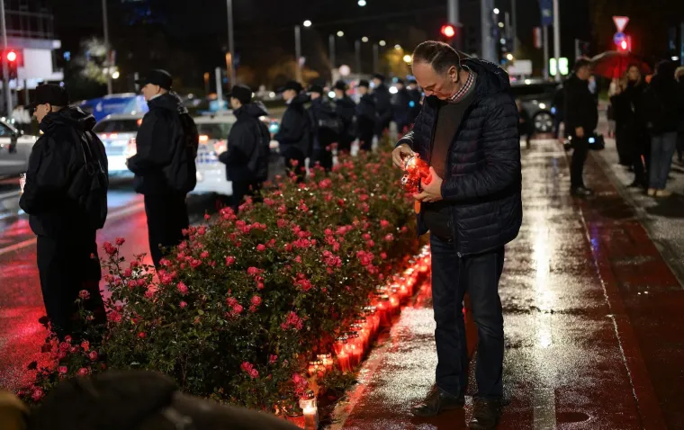 Dirljivi prizori diljem Hrvatske: Lampioni u obliku srca u spomen žrtava Vukovara i Škabrnje