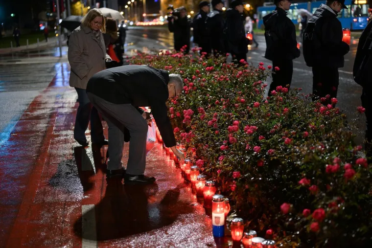 Dirljivi prizori diljem Hrvatske: Lampioni u obliku srca u spomen žrtava Vukovara i Škabrnje