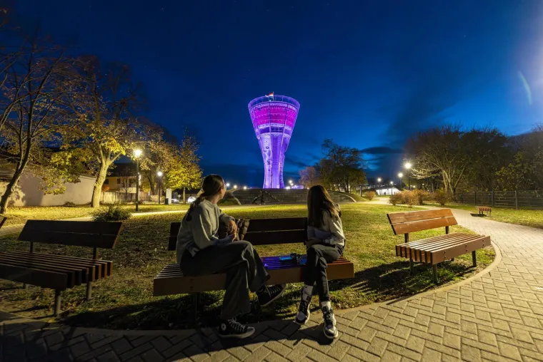 Dirljivi prizori diljem Hrvatske: Lampioni u obliku srca u spomen žrtava Vukovara i Škabrnje