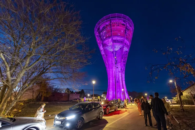 Dirljivi prizori diljem Hrvatske: Lampioni u obliku srca u spomen žrtava Vukovara i Škabrnje