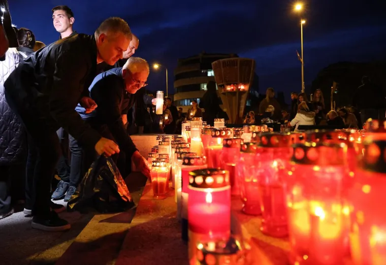 Dirljivi prizori diljem Hrvatske: Lampioni u obliku srca u spomen žrtava Vukovara i &Scaron;kabrnje