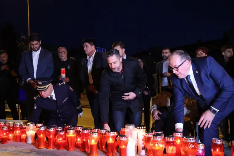 Dirljivi prizori diljem Hrvatske: Lampioni u obliku srca u spomen žrtava Vukovara i &Scaron;kabrnje