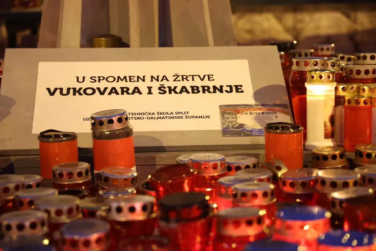 Dirljivi prizori diljem Hrvatske: Lampioni u obliku srca u spomen žrtava Vukovara i &Scaron;kabrnje