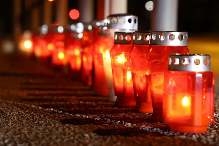 Dirljivi prizori diljem Hrvatske: Lampioni u obliku srca u spomen žrtava Vukovara i &Scaron;kabrnje