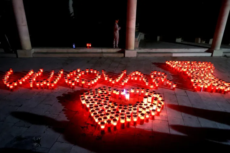 Dirljivi prizori diljem Hrvatske: Lampioni u obliku srca u spomen žrtava Vukovara i &Scaron;kabrnje