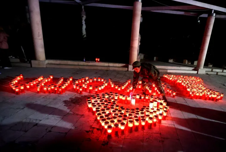 Dirljivi prizori diljem Hrvatske: Lampioni u obliku srca u spomen žrtava Vukovara i &Scaron;kabrnje