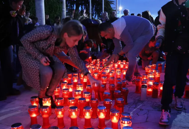 Dirljivi prizori diljem Hrvatske: Lampioni u obliku srca u spomen žrtava Vukovara i &Scaron;kabrnje