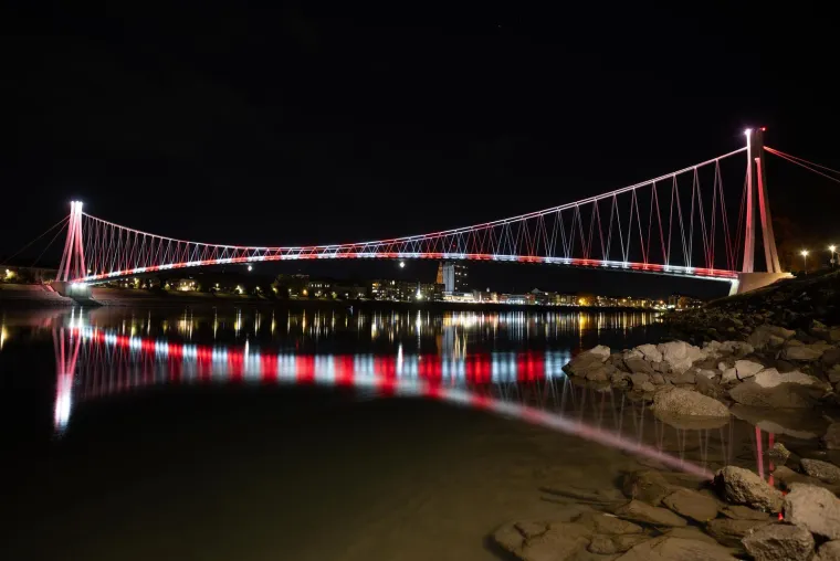 Dirljivi prizori diljem Hrvatske: Lampioni u obliku srca u spomen žrtava Vukovara i &Scaron;kabrnje