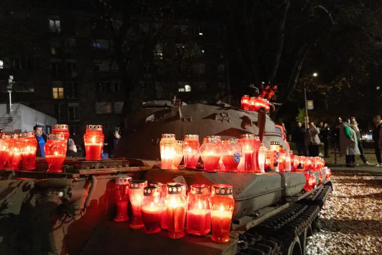 Dirljivi prizori diljem Hrvatske: Lampioni u obliku srca u spomen žrtava Vukovara i &Scaron;kabrnje