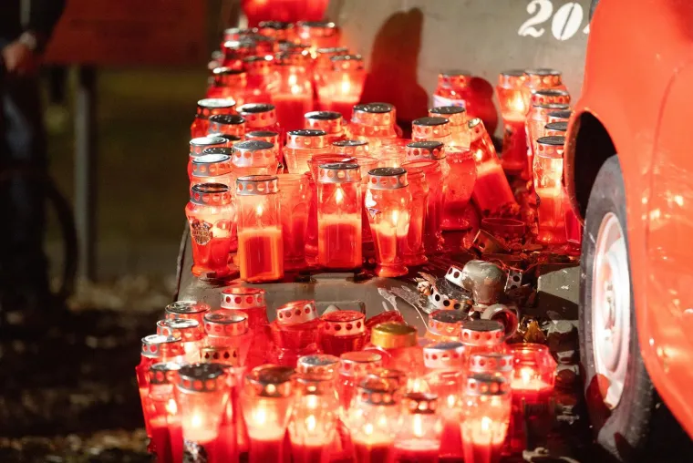 Dirljivi prizori diljem Hrvatske: Lampioni u obliku srca u spomen žrtava Vukovara i &Scaron;kabrnje