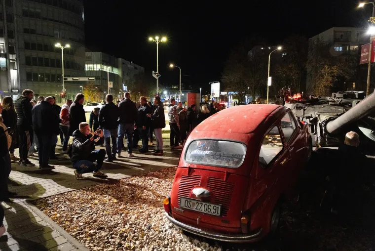 Dirljivi prizori diljem Hrvatske: Lampioni u obliku srca u spomen žrtava Vukovara i &Scaron;kabrnje