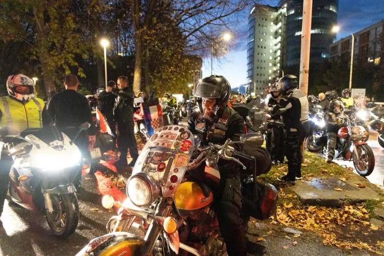 Dirljivi prizori diljem Hrvatske: Lampioni u obliku srca u spomen žrtava Vukovara i &Scaron;kabrnje