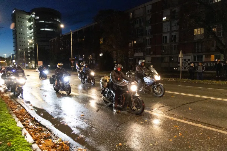 Dirljivi prizori diljem Hrvatske: Lampioni u obliku srca u spomen žrtava Vukovara i &Scaron;kabrnje