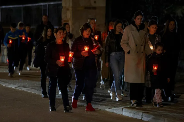 Dirljivi prizori diljem Hrvatske: Lampioni u obliku srca u spomen žrtava Vukovara i Škabrnje