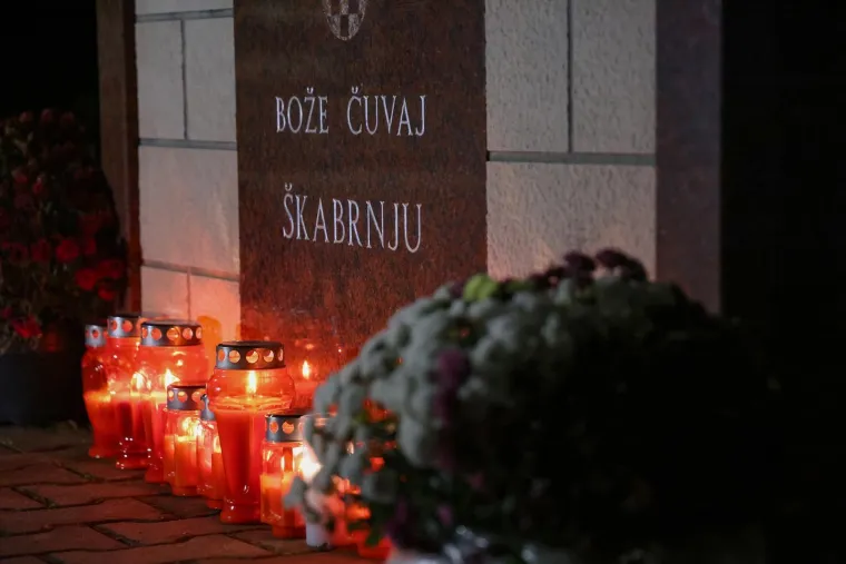 Dirljivi prizori diljem Hrvatske: Lampioni u obliku srca u spomen žrtava Vukovara i &Scaron;kabrnje