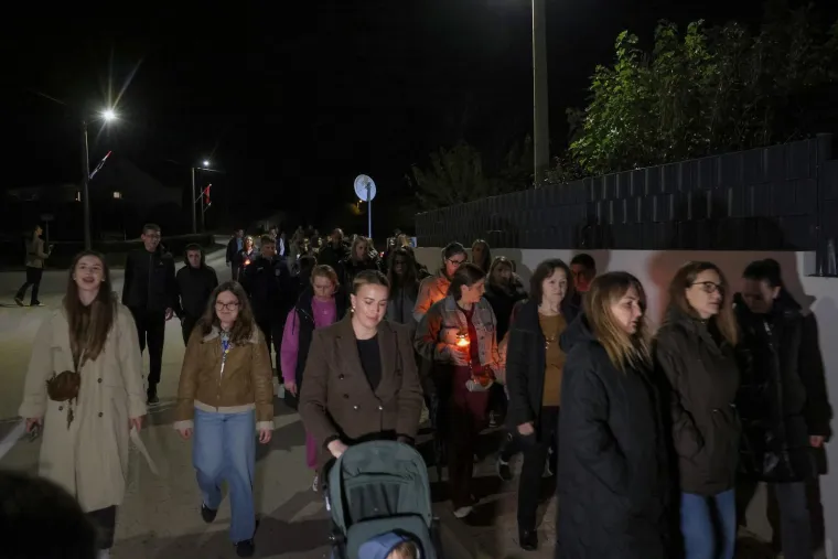 Dirljivi prizori diljem Hrvatske: Lampioni u obliku srca u spomen žrtava Vukovara i Škabrnje