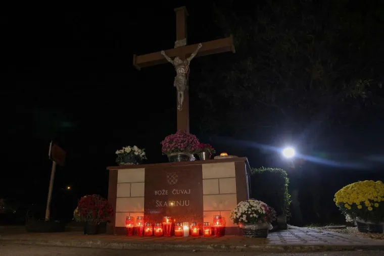 Dirljivi prizori diljem Hrvatske: Lampioni u obliku srca u spomen žrtava Vukovara i &Scaron;kabrnje