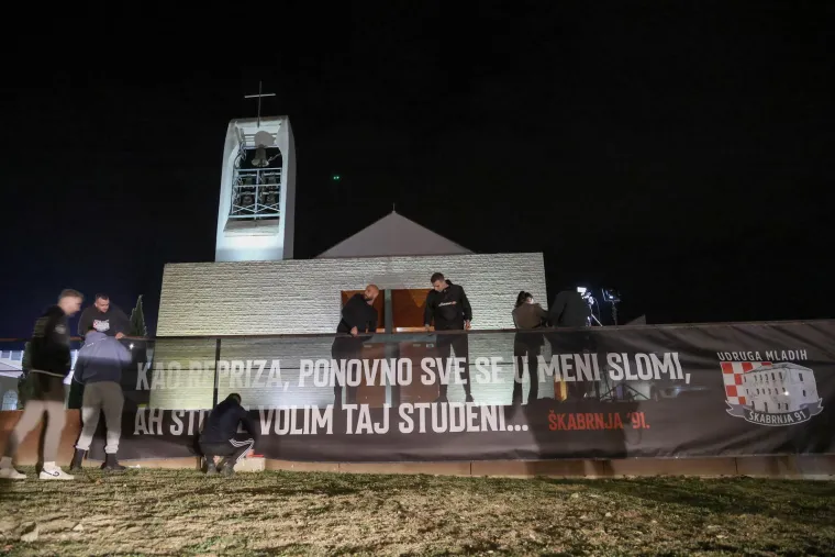 Dirljivi prizori diljem Hrvatske: Lampioni u obliku srca u spomen žrtava Vukovara i &Scaron;kabrnje